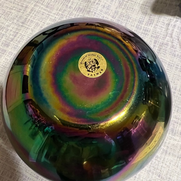 Iridescent Glass Vase . House of Global Art made in Taiwan. 5”tall and 6”wide - Picture 3 of 5